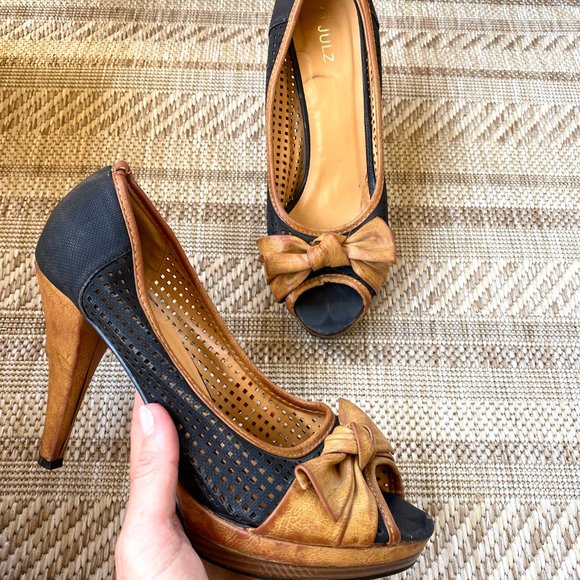 Event-ready Black-Tan Open-toe Heels with Front Bow Detail - Picture 3 of 4